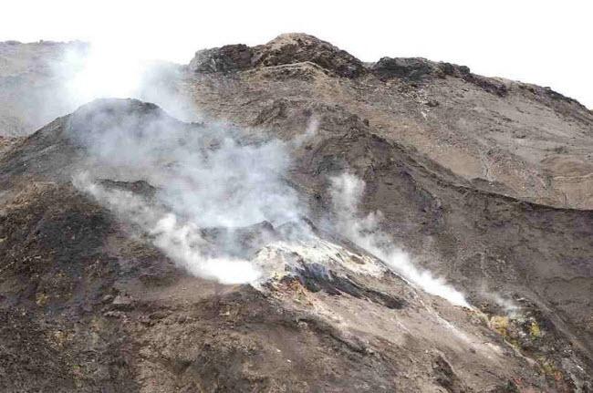 Giải mã bí ẩn đồi bốc khói ở Canada-7