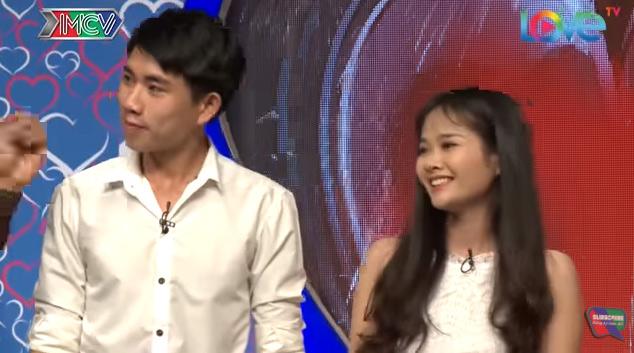 Mỹ nữ xứ Thanh xinh đẹp thừa nhận mới nghe giọng đã bắt sóng anh chàng kém 1 tuổi-9