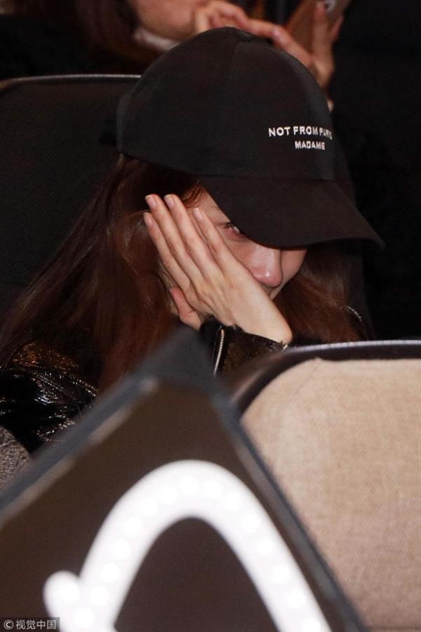 Ủng hộ Huỳnh Hiểu Minh ra mắt phim mới, Angela Baby khóc như mưa-5