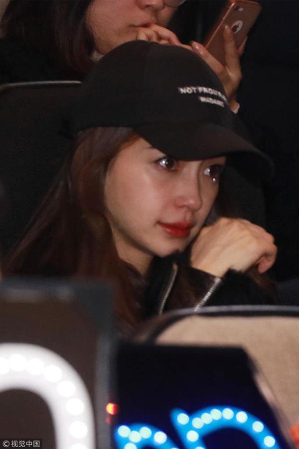 Ủng hộ Huỳnh Hiểu Minh ra mắt phim mới, Angela Baby khóc như mưa-4