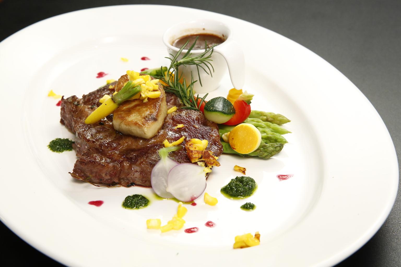 Vượt mặt đồng nghiệp, Kiwi Mai Trang xuất sắc ẵm Quán quân Vua đầu bếp 2017-8