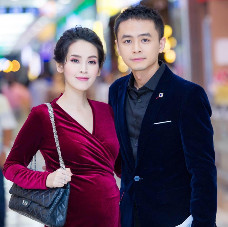 Tú Vi được ông xã Văn Anh cắt tỉa móng, bưng nước ngâm chân khi mang bầu-4