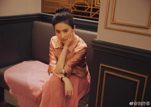 Lưu Diệc Phi tức tưởi vì đột ngột bị đuổi khỏi dự án truyền hình mới?-3