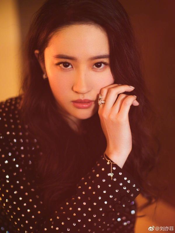 Lưu Diệc Phi tức tưởi vì đột ngột bị đuổi khỏi dự án truyền hình mới?-4