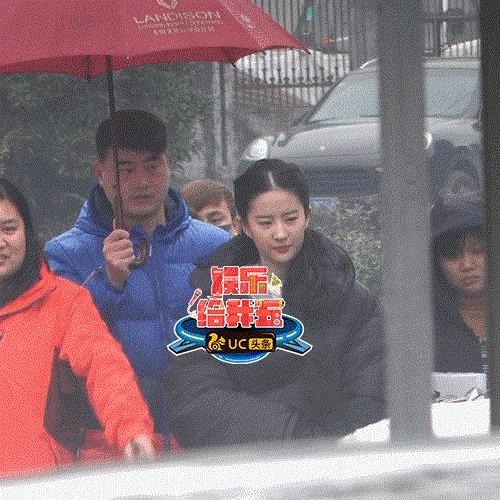 Lưu Diệc Phi tức tưởi vì đột ngột bị đuổi khỏi dự án truyền hình mới?-7