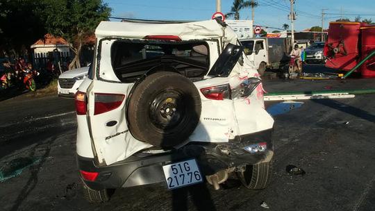 Xe cứu hỏa tông 3 ô tô khi đi chữa cháy-4