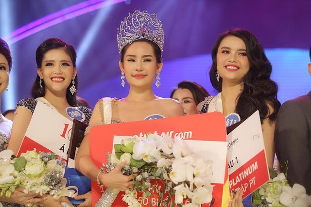 Hôm chung kết trang điểm đẹp là thế, 2 ngày sau Tân HHHV H’Hen Niê mắc ngay lỗi trang điểm mặt loang lổ phấn-3