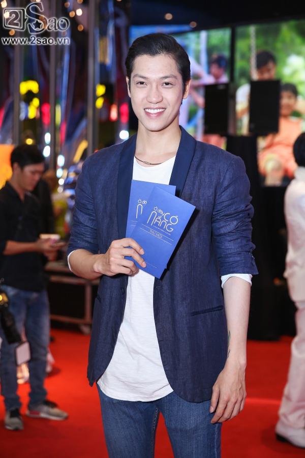 Lâm Khánh Chi diện áo dài đỏ rực nhưng lạc quẻ ở sự kiện-7