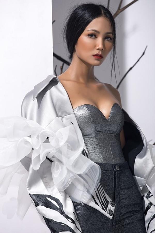 Xuất thân nghèo khổ đến khó tin của 3 mỹ nhân đoạt ngôi cao nhất Hoa hậu Hoàn Vũ Việt Nam 2017-1