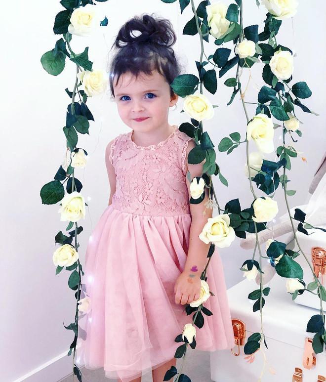 Mới 3 tuổi, thiên thần nhí đã sở hữu tủ đồ toàn hàng hiệu-8