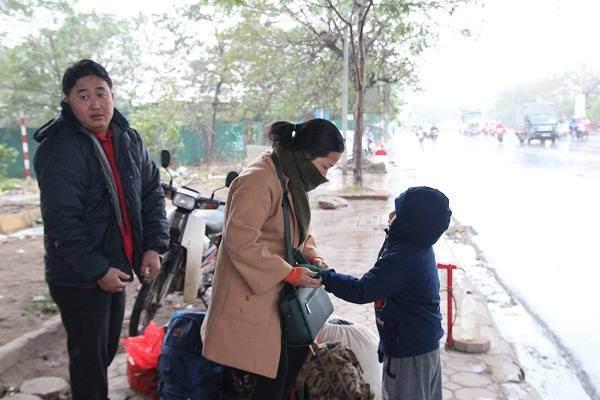 Hà Nội tắc nghẹt trong giá rét kỷ lục 9 độ kèm mưa, hàng ngàn người chôn chân tại chỗ-11