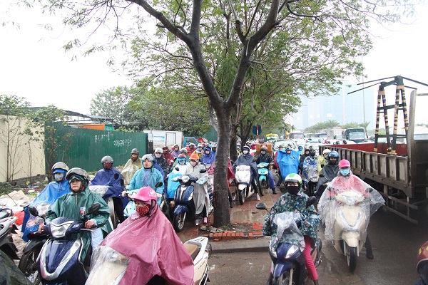 Hà Nội tắc nghẹt trong giá rét kỷ lục 9 độ kèm mưa, hàng ngàn người chôn chân tại chỗ-5