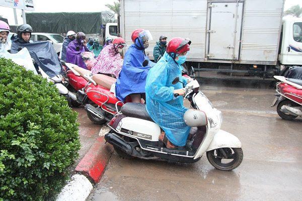 Hà Nội tắc nghẹt trong giá rét kỷ lục 9 độ kèm mưa, hàng ngàn người chôn chân tại chỗ-6