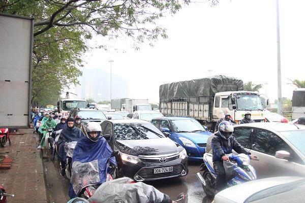 Hà Nội tắc nghẹt trong giá rét kỷ lục 9 độ kèm mưa, hàng ngàn người chôn chân tại chỗ-7