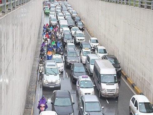 Đốt lửa, bọc nylon vào tay chân đối phó giá lạnh 9 độ C-17