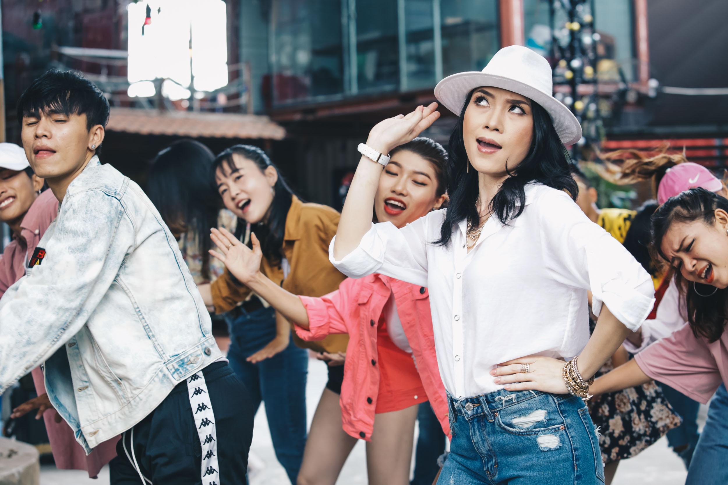 Túy ca của Mỹ Tâm đã có phiên bản tả thực cực lầy lội-3