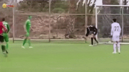 Đá bóng giỏi mấy cũng không bằng trời tính-1