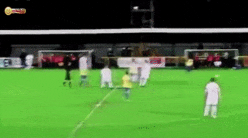 Đá bóng giỏi mấy cũng không bằng trời tính-3