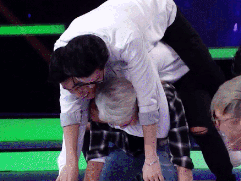 Chơi trò Cả nhà thương nhau, dàn soái ca của Vì yêu mà đến lộ khoảnh khắc cực lầy-1