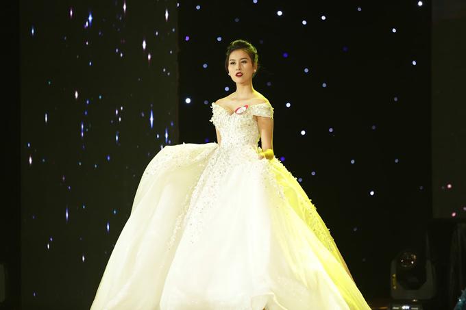 Á hoàng Trang sức 2017 Hà Lade gây shock khi dẫn sai lời Bác Hồ trong phần thi ứng xử-3