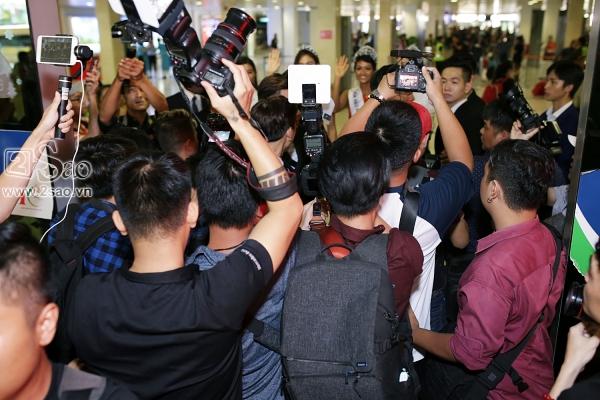 Xuất hiện tại sân bay, hoa hậu HHen Niê được chào đón nồng nhiệt như sao Hàn-4