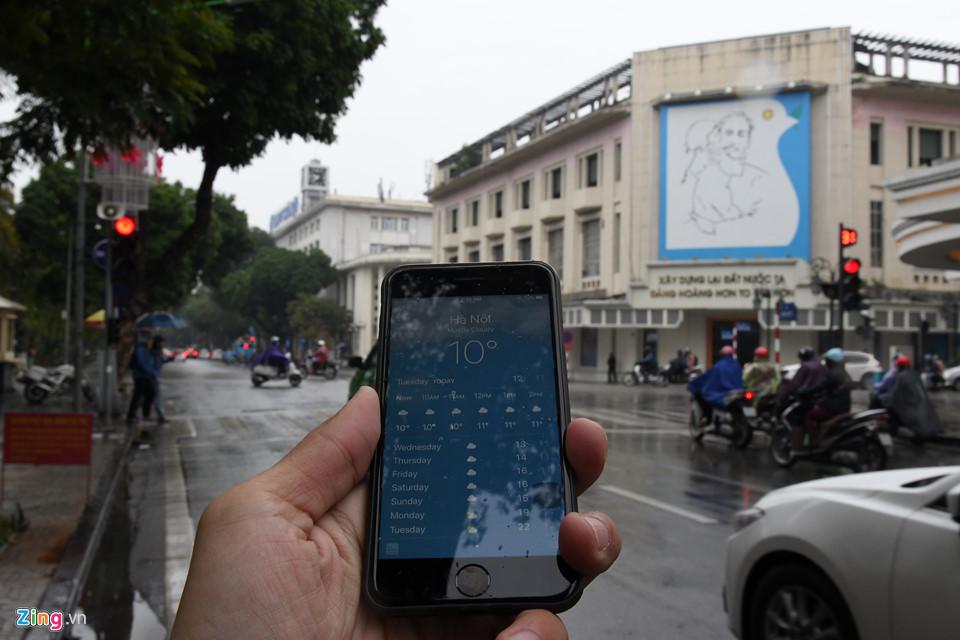 Đốt lửa, bọc nylon vào tay chân đối phó giá lạnh 9 độ C-15