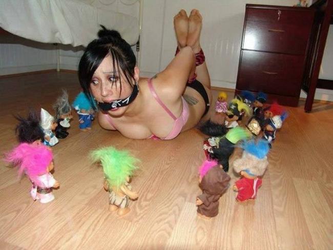 Anh em run rẩy với hội chị em siêu quậy-1