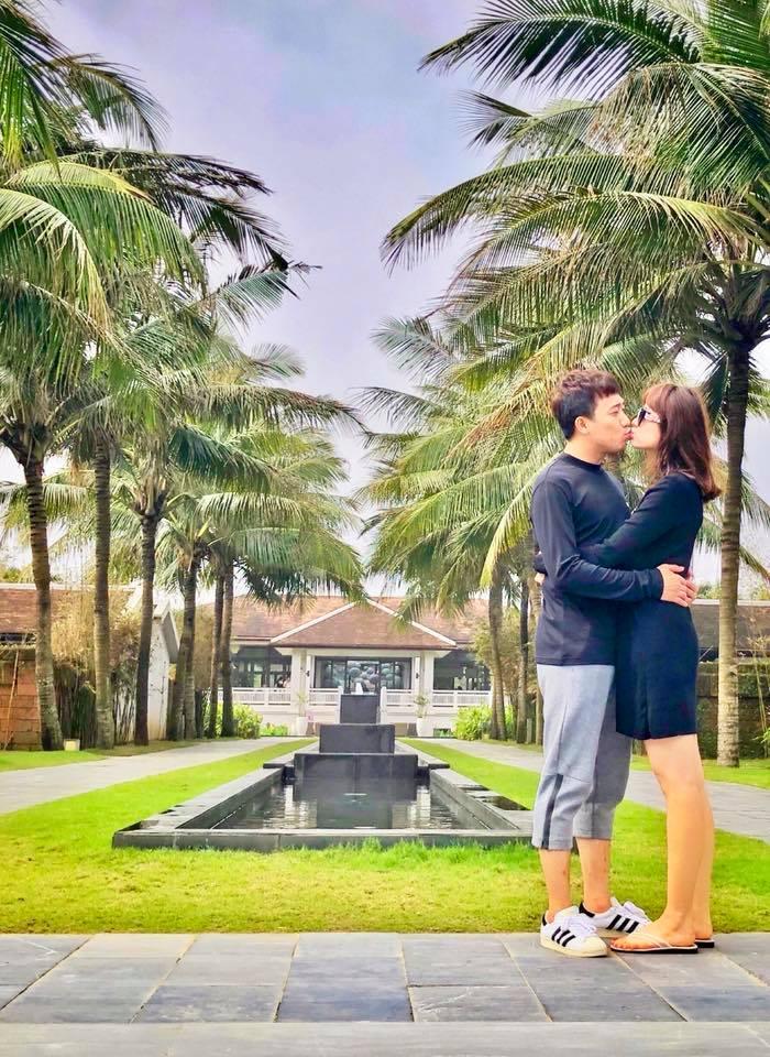 Tin sao Việt: Trấn Thành khoe hình bán nude khi đi nghỉ cùng bà xã Hari Won-1