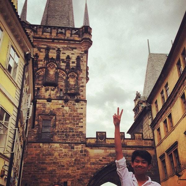 Cuộc sống sang chảnh của cậu út điển trai nhà chồng Hà Tăng-4