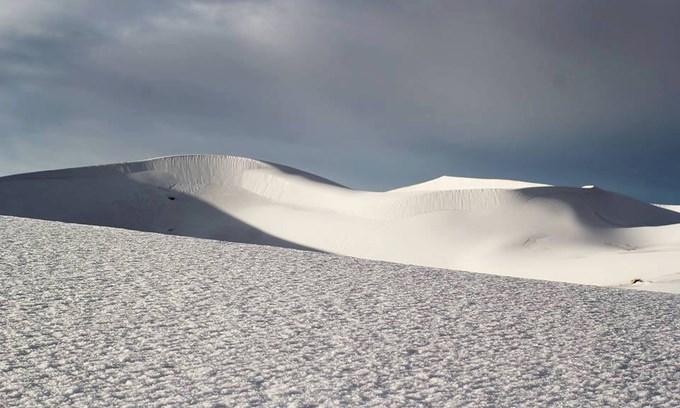 Lần thứ 3 trong 37 năm, tuyết lại phủ kín sa mạc Sahara-2