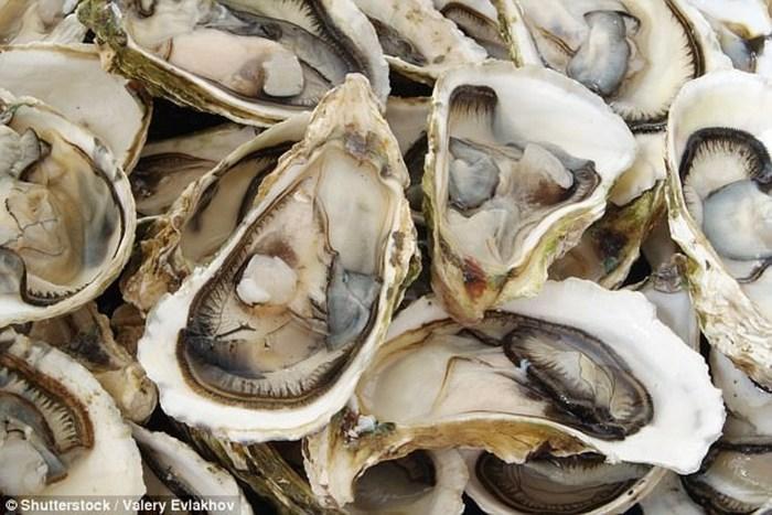 Chết vì ăn hàu có nhiễm khuẩn ăn thịt người-1