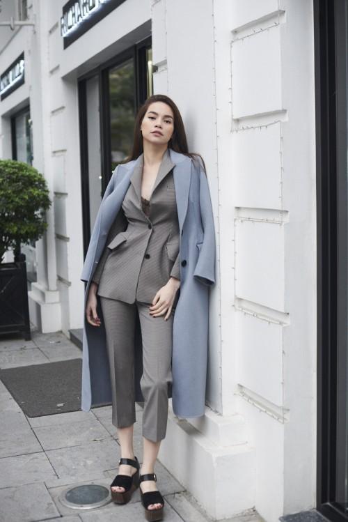 Hà Nội rét 10 độ, Hà Hồ diện 3 áo khoác ngàn đô tự tin thả dáng-3