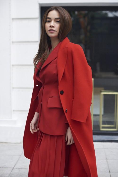 Hà Nội rét 10 độ, Hà Hồ diện 3 áo khoác ngàn đô tự tin thả dáng-5