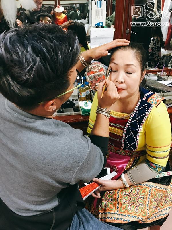 Hậu trường Gala Cười 2018: Công Lý hóa bà lão quê mùa, Vân Dung lộng lẫy váy áo-10