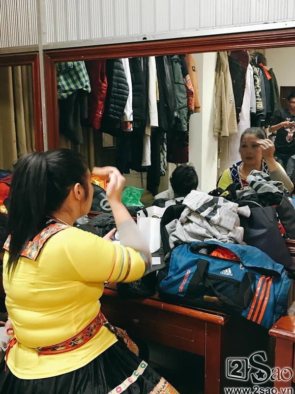 Hậu trường Gala Cười 2018: Công Lý hóa bà lão quê mùa, Vân Dung lộng lẫy váy áo-11