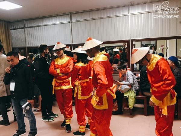 Hậu trường Gala Cười 2018: Công Lý hóa bà lão quê mùa, Vân Dung lộng lẫy váy áo-12