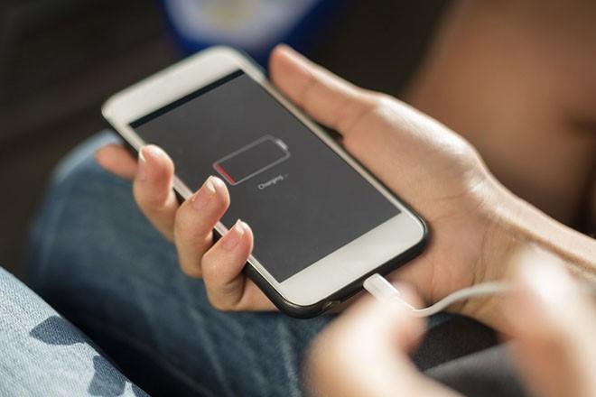 Để tránh những sai sót thường gặp khi sạc pin cho smartphone-2