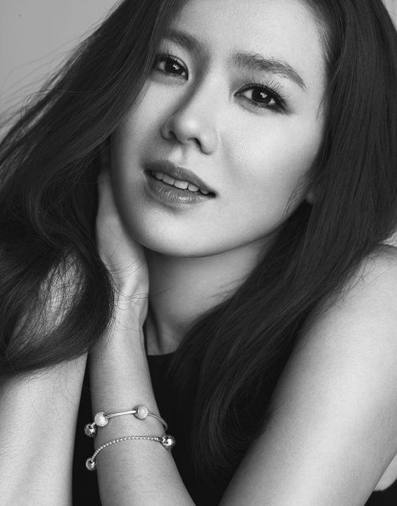 2 nữ thần Son Ye Jin và Han Ga In rủ nhau tái xuất màn ảnh nhỏ-1