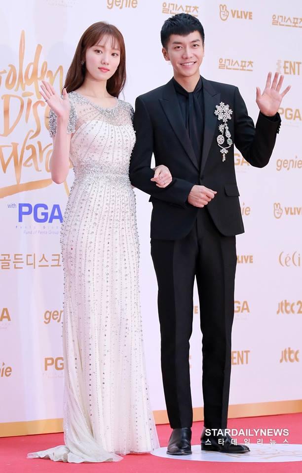 Lee Seung Gi và tiên nữ cử tạ Lee Sung Kyung đẹp đôi hết nấc trên thảm đỏ Golden Disk Awards-1