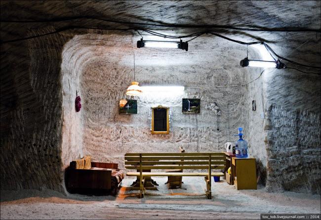 Choáng ngợp vẻ đẹp như ngoài hành tinh bên trong hang động muối khổng lồ-12