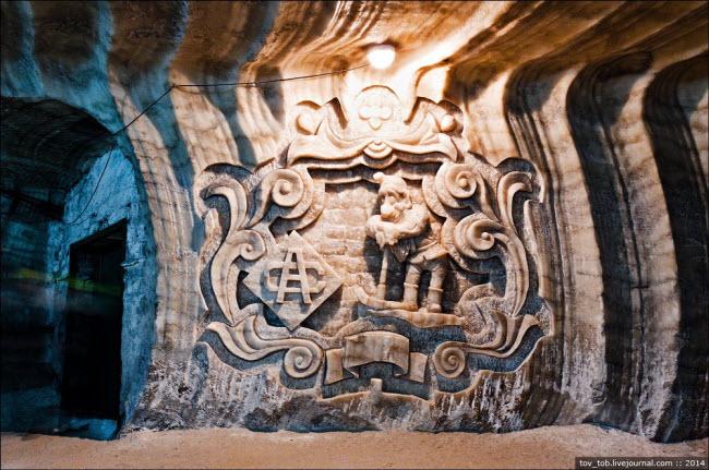 Choáng ngợp vẻ đẹp như ngoài hành tinh bên trong hang động muối khổng lồ-5