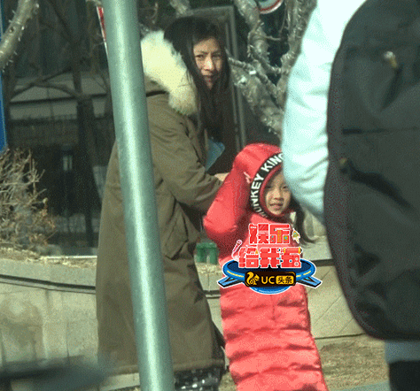 Lý Tiểu Lộ ngoại tình, Giả Nãi Lượng một mình vừa lau nước mắt vừa đưa con gái đến lớp-6