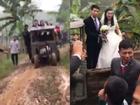 Màn rước dâu bằng xe công nông độc đáo tại Phú Thọ gây sốt mạng xã hội