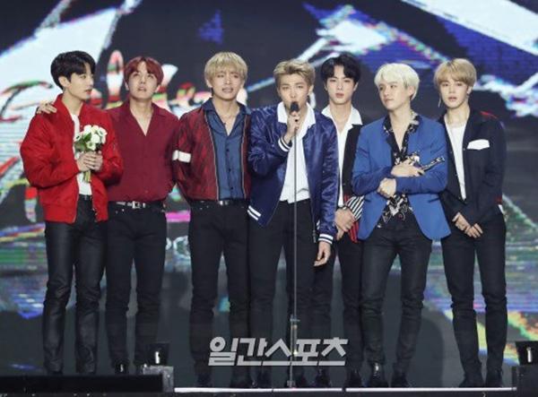 Suốt 9 năm qua, Daesang của Grammy xứ Hàn không rời SM và BTS vừa phá bỏ nó!-1