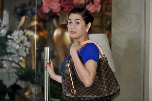 Hành trình lặn lội tìm hạnh phúc của Lâm Khánh Chi: Từ nam ca sĩ trở thành cô dâu nổi tiếng showbiz Việt-2