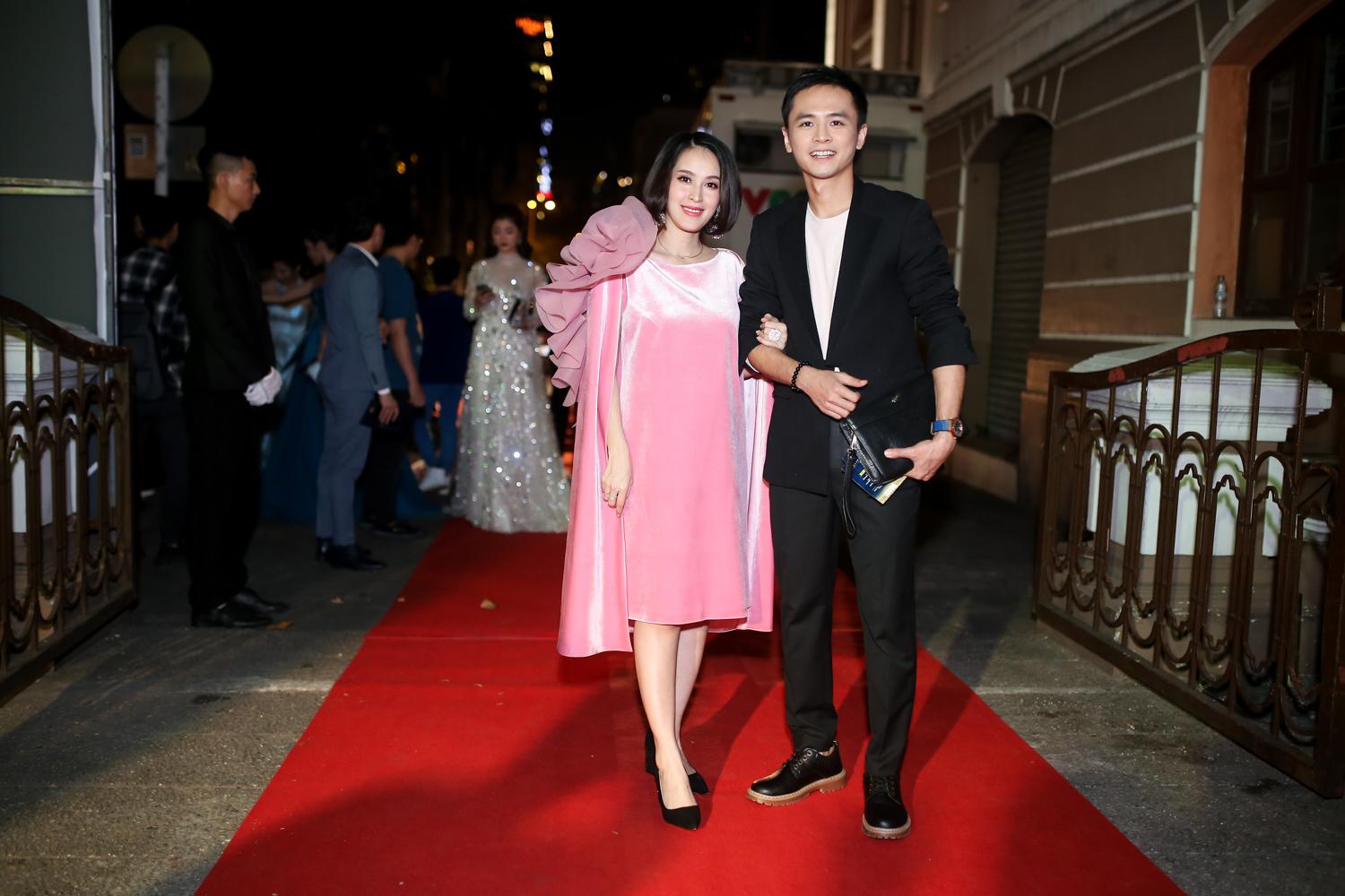 Hoa hậu HHen Niê đọ sắc cùng Hoàng Thùy và Mâu Thủy trên thảm đỏ Ngôi sao xanh-12