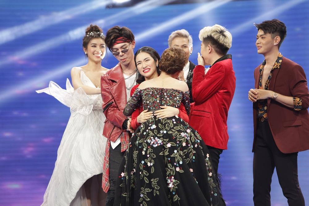 Gia đình hoa dâm bụt Hòa Minzy, Đức Phúc, Erik dắt tay nhau vào Chung kết Cặp đôi hoàn hảo-2