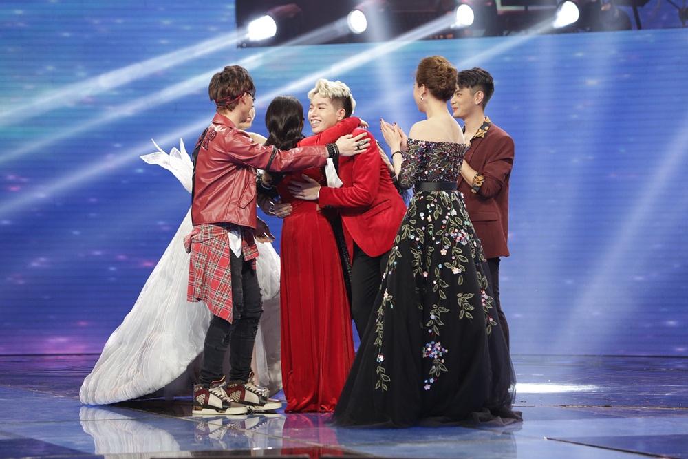 Gia đình hoa dâm bụt Hòa Minzy, Đức Phúc, Erik dắt tay nhau vào Chung kết Cặp đôi hoàn hảo-1