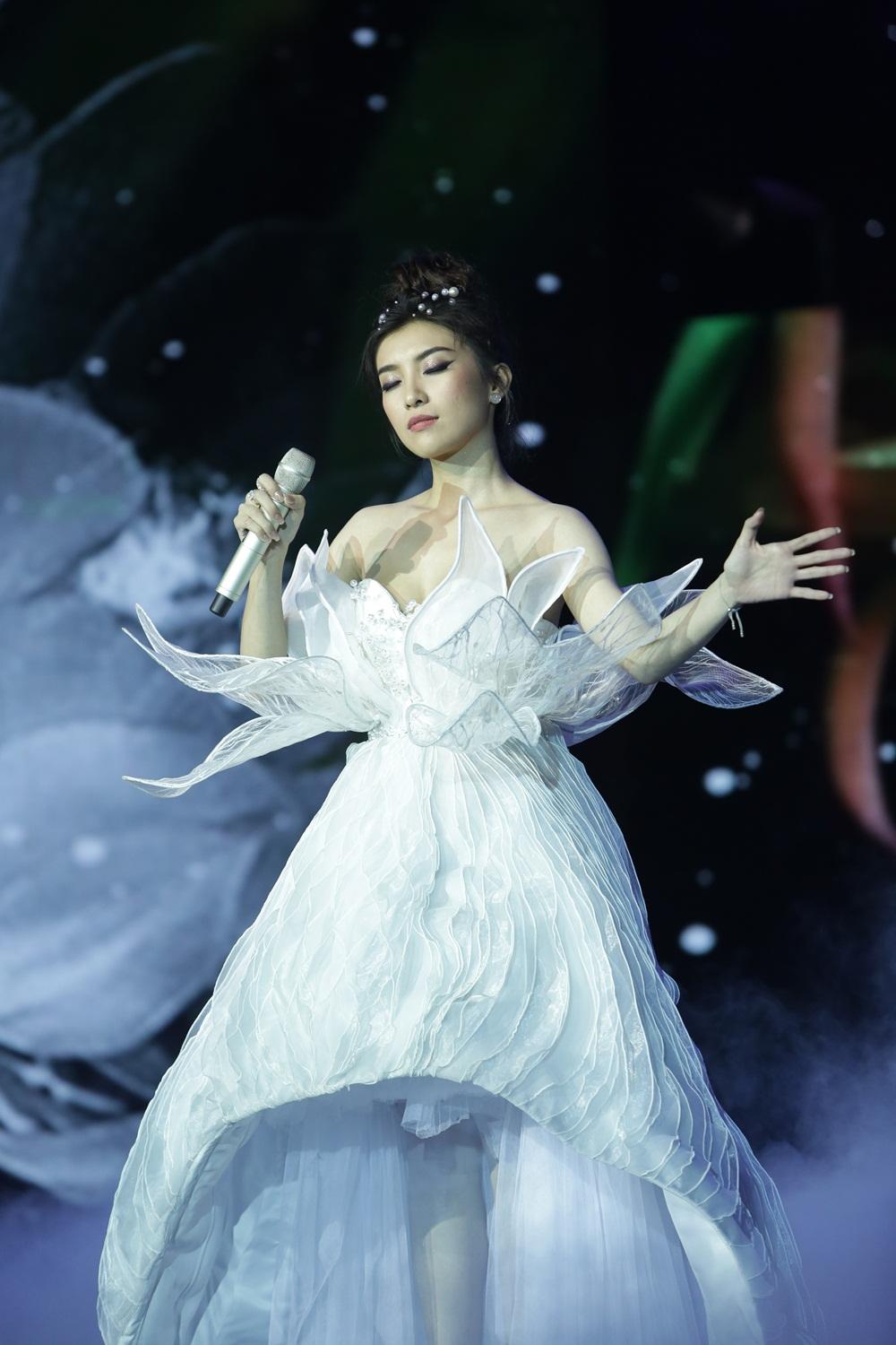 Gia đình hoa dâm bụt Hòa Minzy, Đức Phúc, Erik dắt tay nhau vào Chung kết Cặp đôi hoàn hảo-11