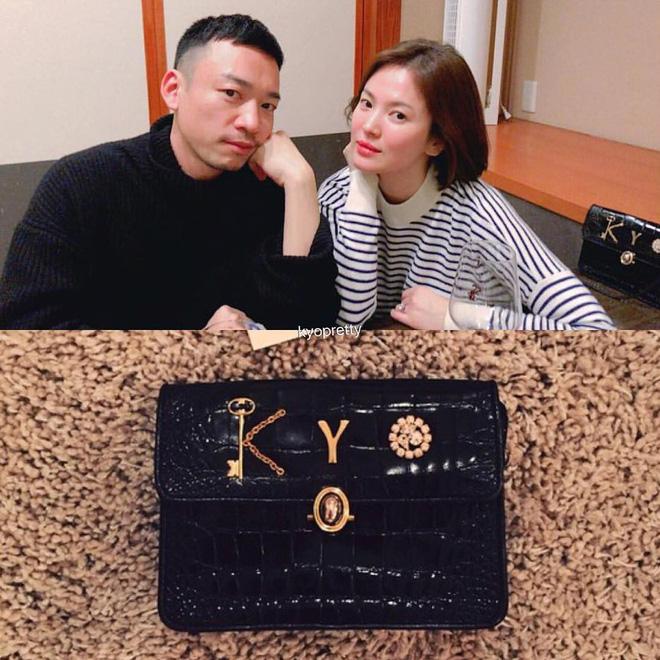 Chọn túi hiệu có gắn tên mình, Song Hye Kyo chẳng sợ đụng hàng ai-1